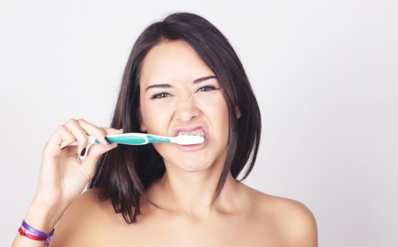 Brushing teeth properly could prevent liver disease deaths, scientists say.